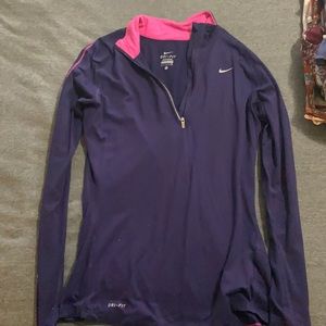 Nike half zip size small